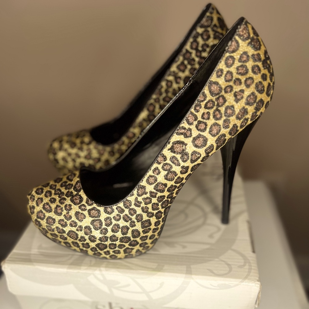 Brand new. Never worn.